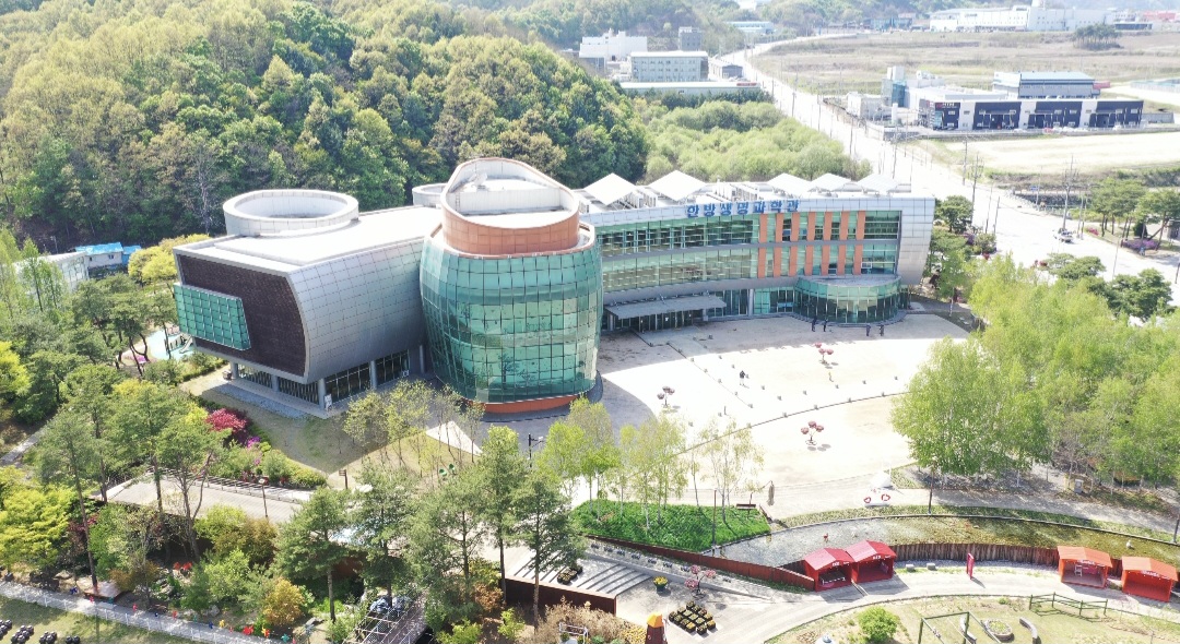 제천시, '천연물 산업 미래 전략 심포지엄' 개최로 새로운 도약을 준비