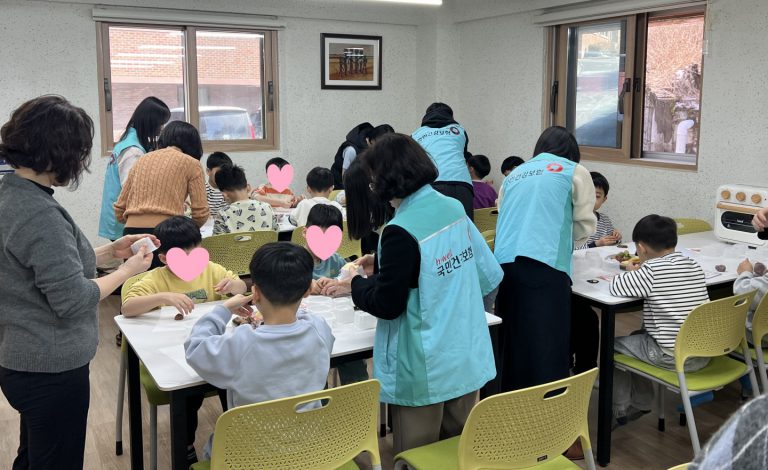 국민건강보험공단 제천단양지사 ‘제천영육아원’ 아동과 쿠키 만들기 프로그램 진행
