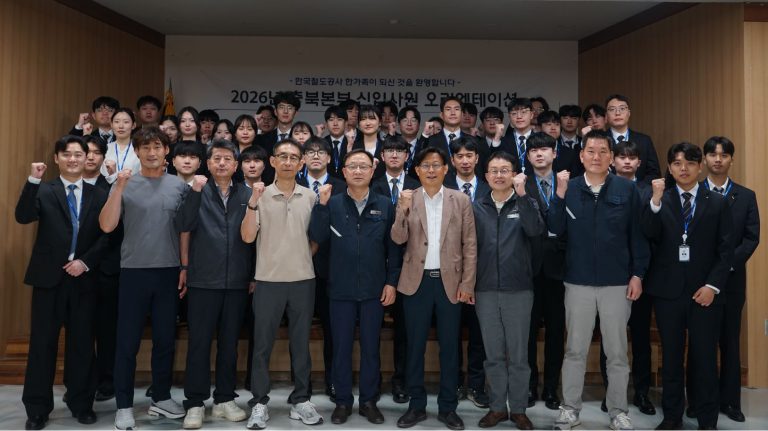 신입사원 임명식 단체사진